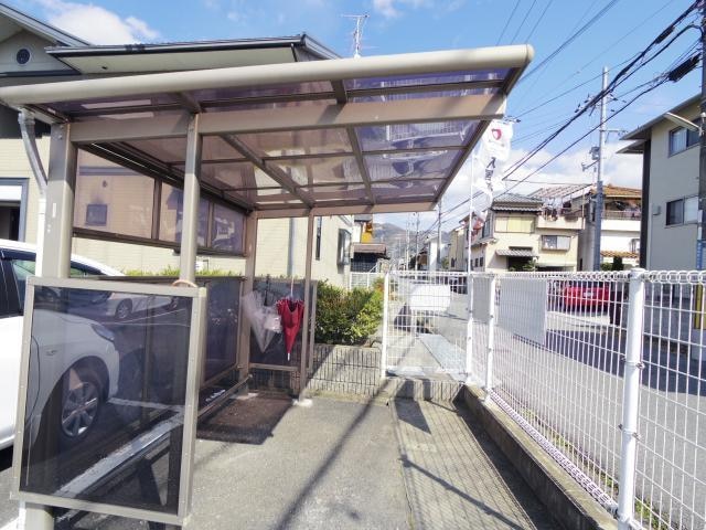  近鉄難波線・奈良線/近鉄奈良駅 バス8分紀寺住宅前下車:停歩8分 1階 築32年