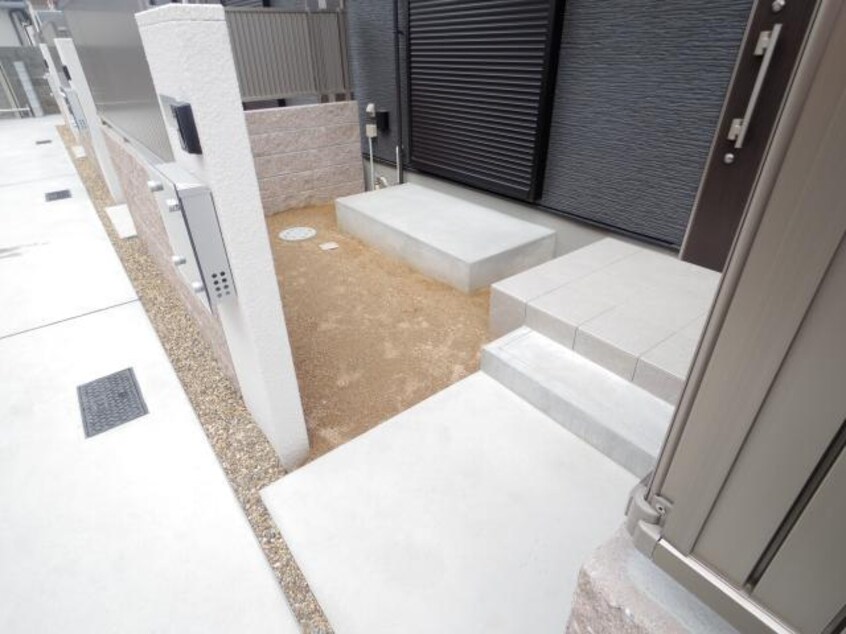  近鉄難波線・奈良線/近鉄奈良駅 徒歩12分 1-2階 築9年