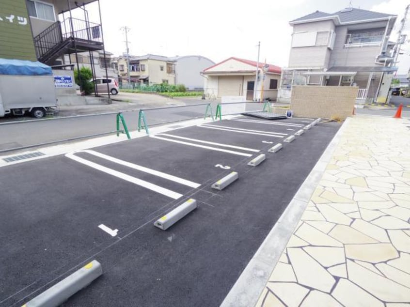  大和路線・関西本線/奈良駅 バス10分八条町地蔵前下車:停歩3分 1階 築9年