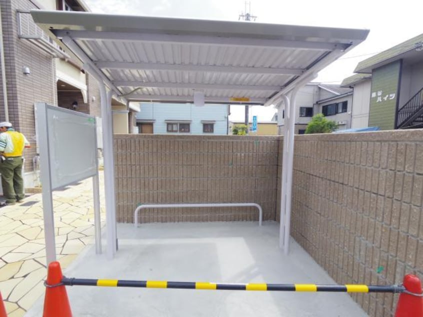  大和路線・関西本線/奈良駅 バス10分八条町地蔵前下車:停歩3分 1階 築9年