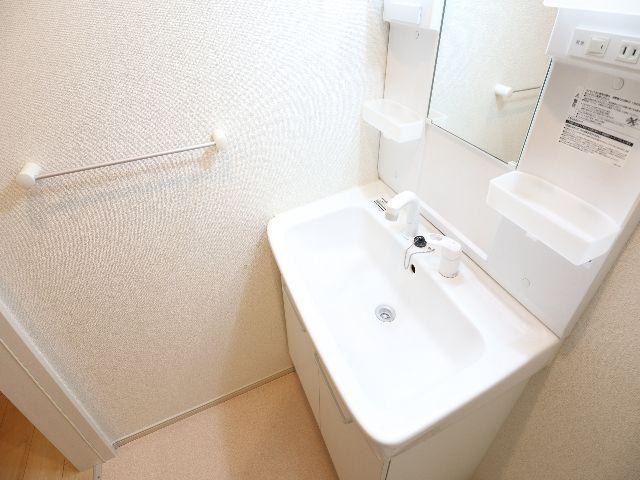  大和路線・関西本線/奈良駅 バス10分八条町地蔵前下車:停歩3分 1階 築9年