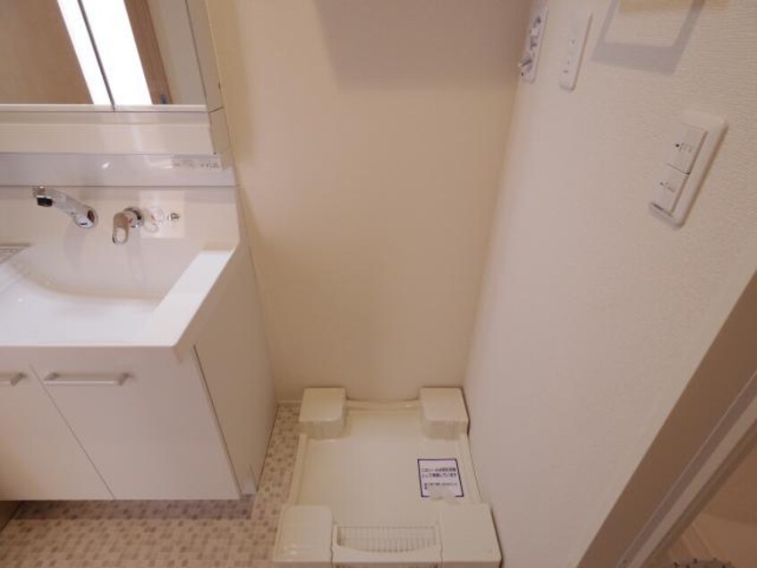  近鉄難波線・奈良線/近鉄奈良駅 徒歩10分 1階 築8年