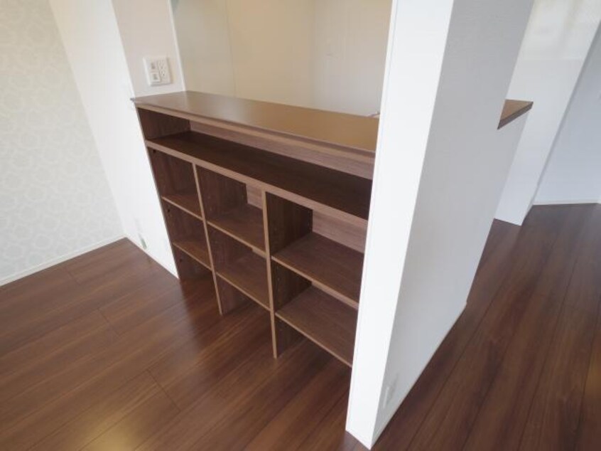  大和路線・関西本線/奈良駅 バス10分北神殿下車:停歩5分 1階 築7年