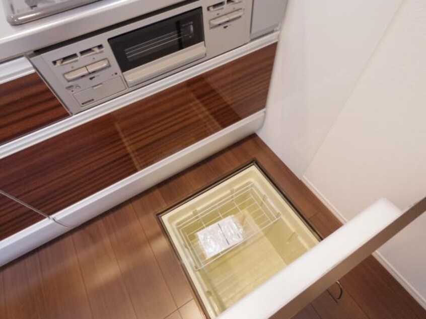  大和路線・関西本線/奈良駅 バス10分北神殿下車:停歩5分 1階 築7年