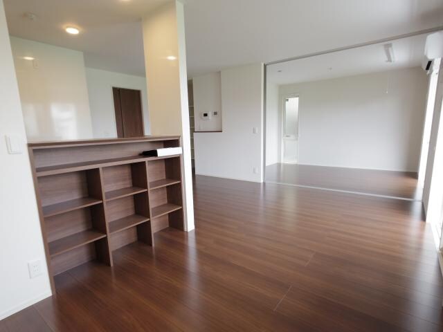  大和路線・関西本線/奈良駅 バス10分北神殿下車:停歩5分 1階 築7年