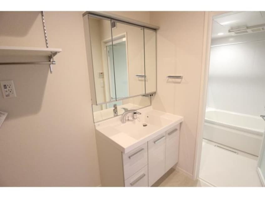  近鉄難波線・奈良線/新大宮駅 徒歩6分 4階 築3年