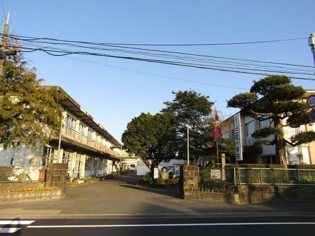 小林市立三松小学校(小学校)まで976m 城山住宅