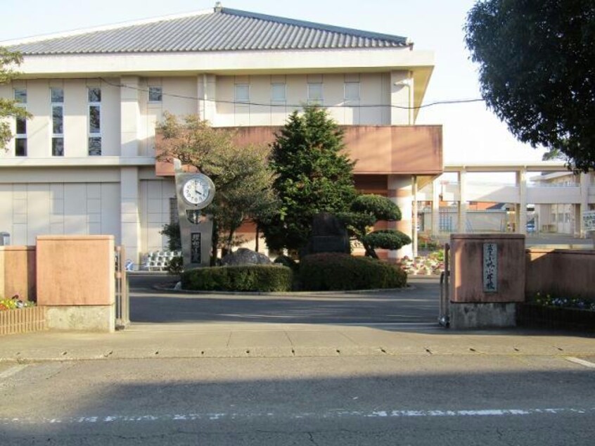 小林市立小林小学校(小学校)まで955m 町東ハウス