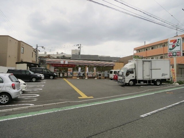 セブンイレブン阪急豊津駅北店(コンビニ)まで353m※セブンイレブン阪急豊津駅北店 カーサデルビアンコ