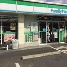 ファミリーマート吹田山手町四丁目店(コンビニ)まで574m※ファミリーマート吹田山手町四丁目店 ロイヤル壱番館