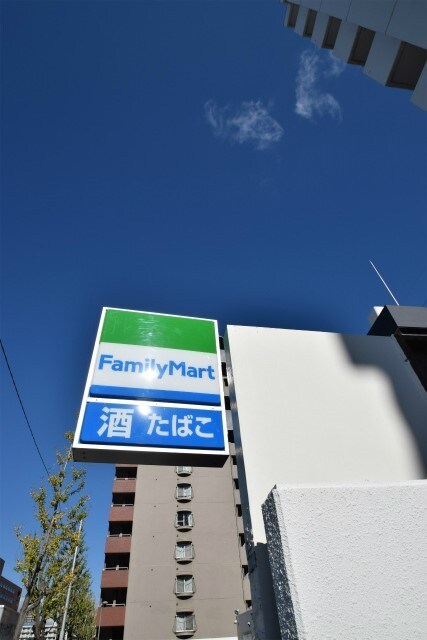 ファミリーマート吹田上山手町店(コンビニ)まで66m※ファミリーマート吹田上山手町店 レインボーハイム