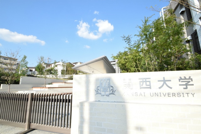 私立関西大学(大学/短大/専門学校)まで865m※私立関西大学 ブルーム関大前