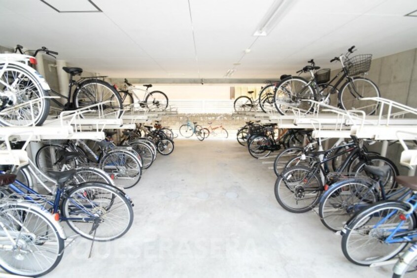  SERENiTE江坂四番館