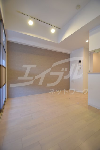  SERENiTE江坂四番館