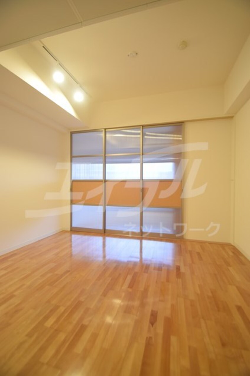  SERENiTE江坂四番館