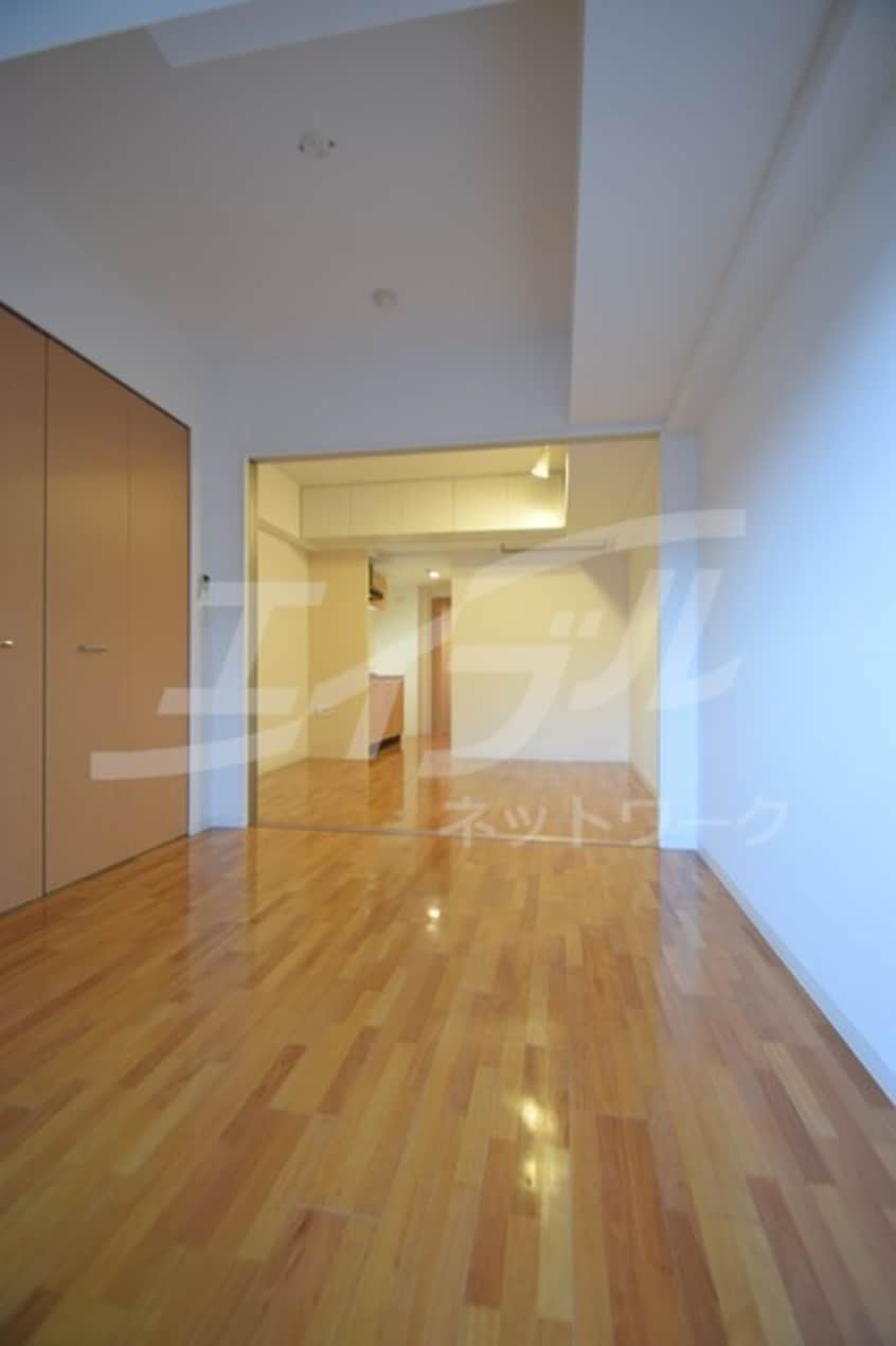  SERENiTE江坂四番館