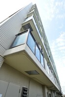 KM江坂の外観