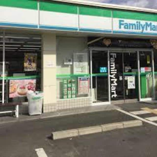 ファミリーマート佐井寺南が丘店(コンビニ)まで208m※ファミリーマート佐井寺南が丘店 ファミーユ千里