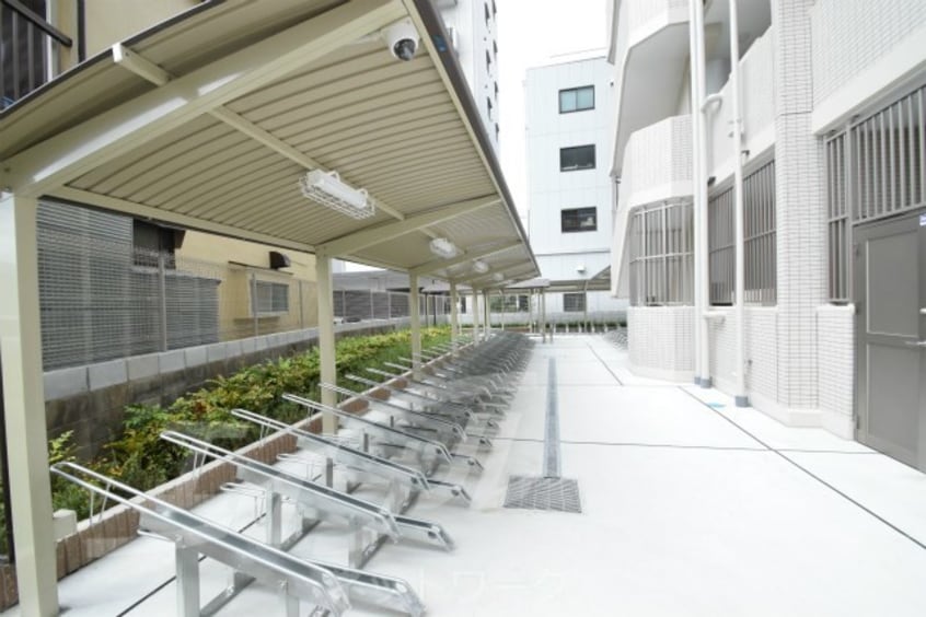  大阪メトロ御堂筋線/江坂駅 徒歩6分 5階 築8年