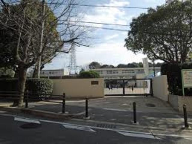 吹田市立佐竹台小学校(小学校)まで452m※吹田市立佐竹台小学校 コーポ南千里