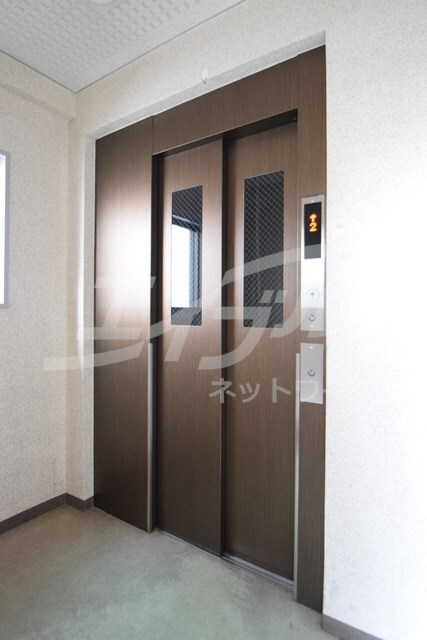  アールエスフラッツ