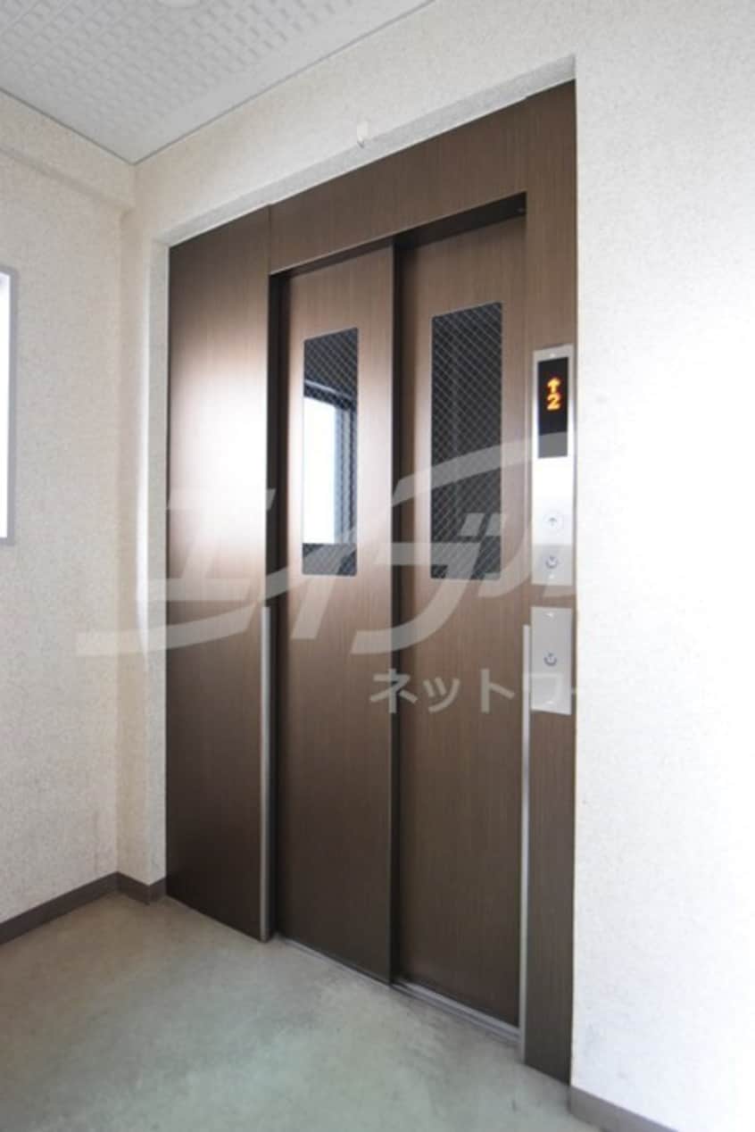  アールエスフラッツ