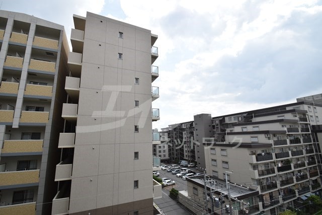  アールエスフラッツ