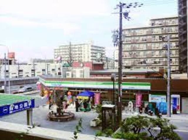 ファミリーマート緑地公園駅東店(コンビニ)まで260m※ファミリーマート緑地公園駅東店 パレ緑地公園