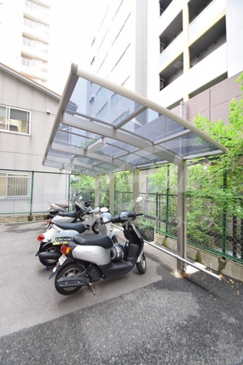  大阪メトロ御堂筋線/江坂駅 徒歩6分 11階 築44年