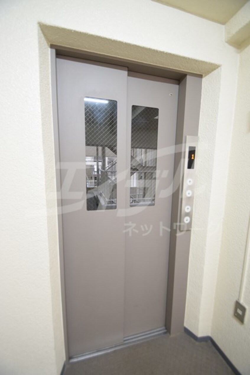 大阪メトロ御堂筋線/江坂駅 徒歩6分 11階 築44年