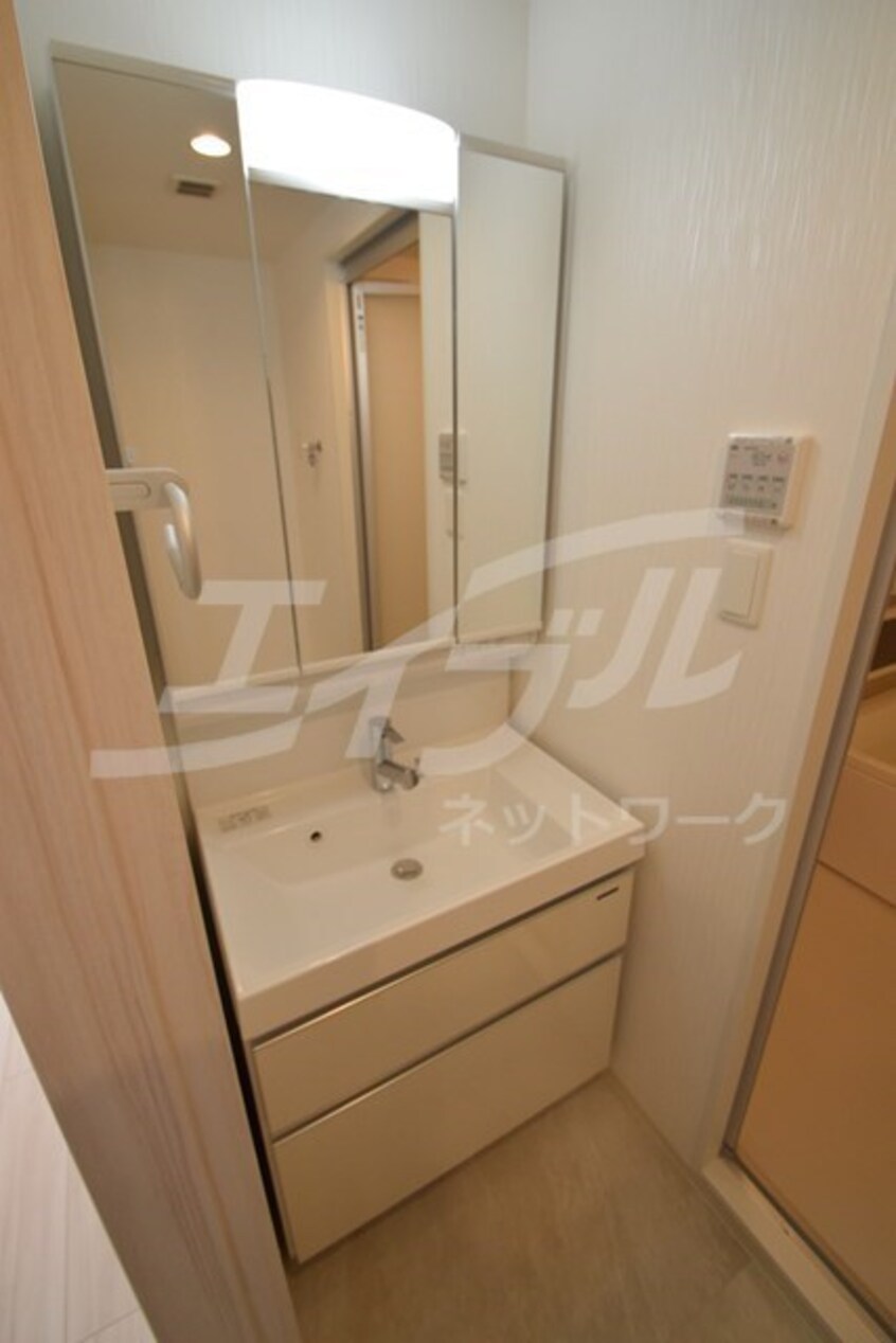  大阪メトロ御堂筋線/江坂駅 徒歩2分 2階 築3年