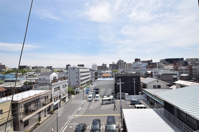  大阪メトロ御堂筋線/江坂駅 徒歩10分 4階 築47年