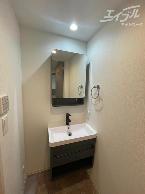  大阪メトロ御堂筋線/江坂駅 徒歩6分 11階 築1年