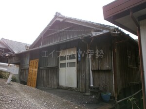 鳥羽3丁目貸家（建物正面右）