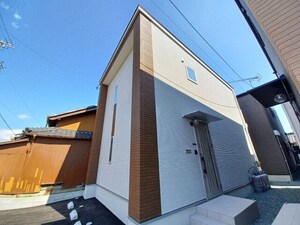 オランジュベール川尻　A棟