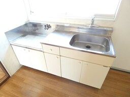 ※写真は別号室です。