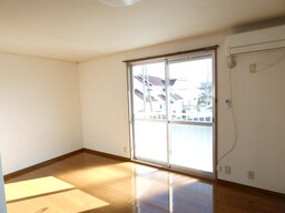 ※写真は別号室です。