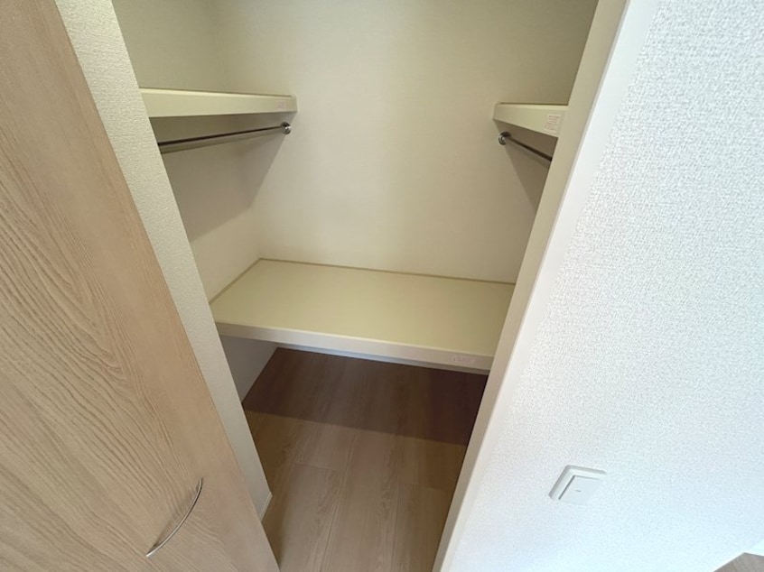  ネオ・アコール