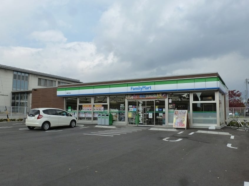 ﾌｧﾐﾘｰﾏｰﾄ 長野平林店(コンビニ)まで641m ハイランドテラス西和田