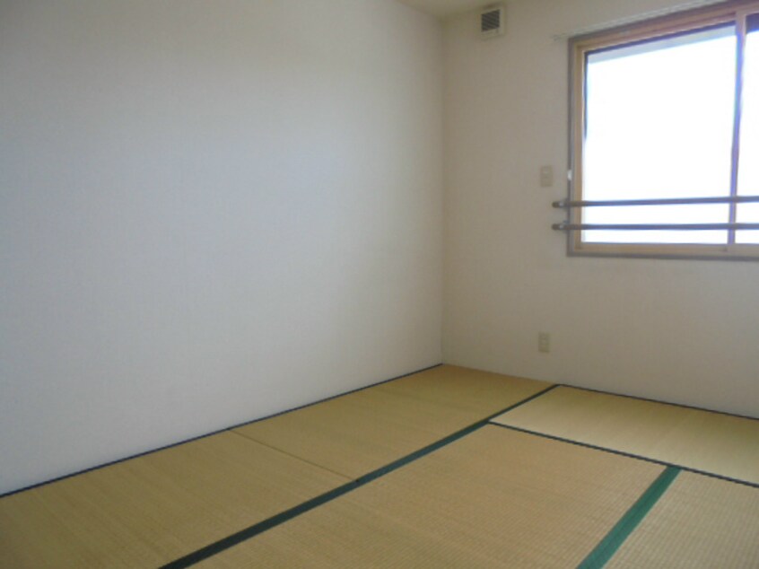 写真は205号室です（参考） コンフォート轟A