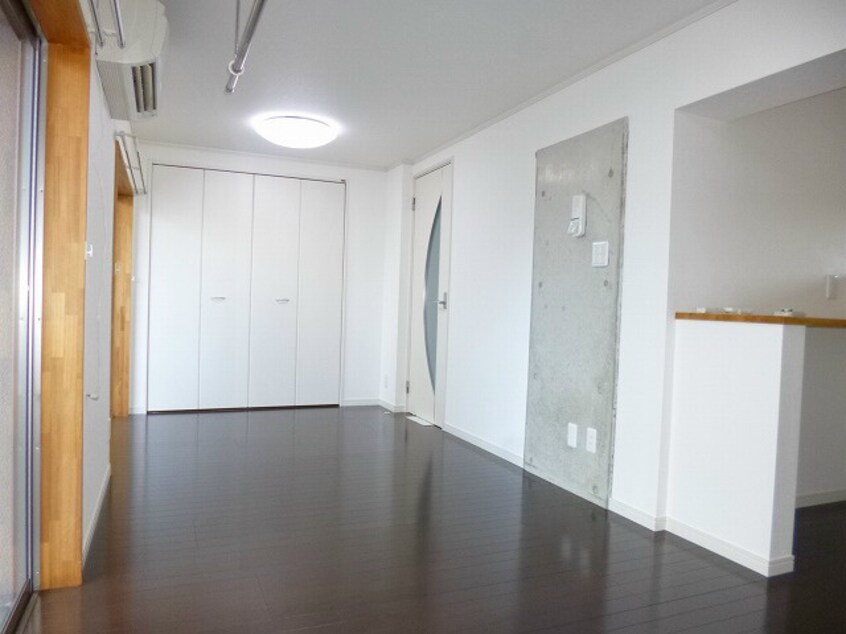 ※写真は　305号室（反転） セゾンＭＫ