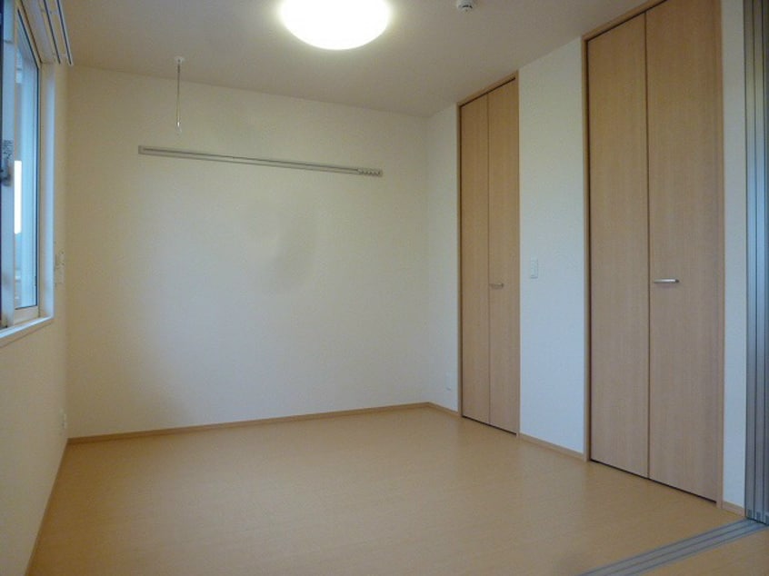 写真は102です 11/16/17/21：日赤線・若槻団地線・西条線/東母袋 1階 築10年