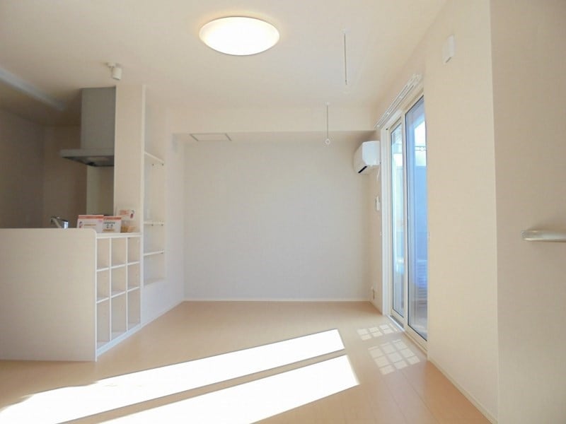 ※写真は別号室（反転）です。ご参考下さい。 エレンシア風間B