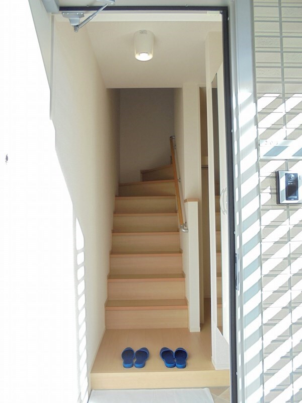 ※写真は別号室（反転）です。ご参考下さい。 エレンシア風間B