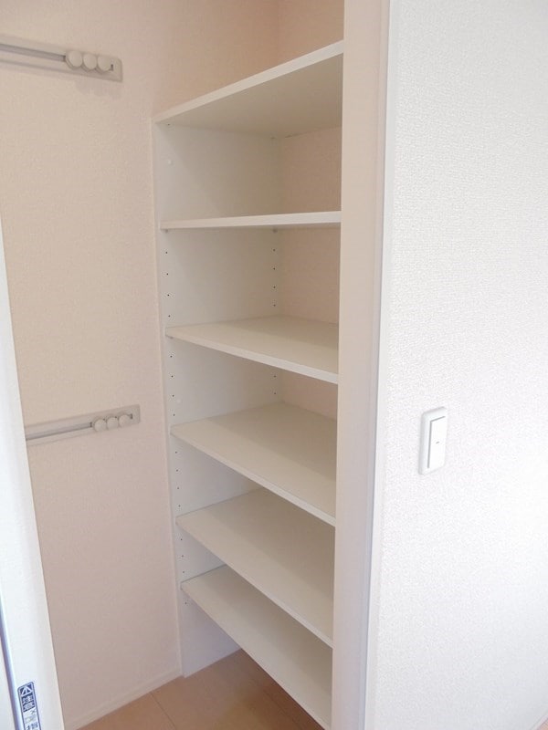 ※写真は別号室（反転）です。ご参考下さい。 エレンシア風間B