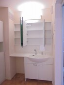 ※写真は別号室（反転）です。ご参考下さい。 エレンシア風間B