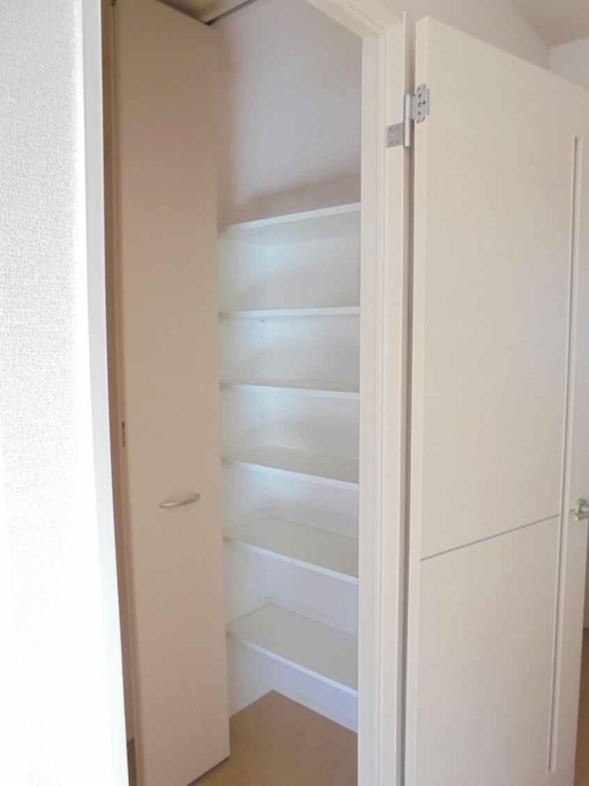 ※写真は別号室（反転）です。ご参考下さい。 エレンシア風間B