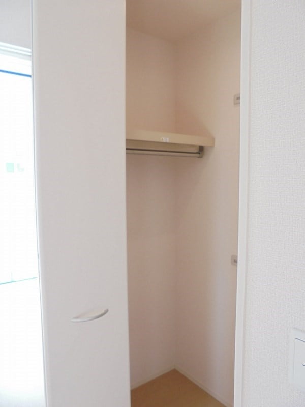 ※写真は別号室（反転）です。ご参考下さい。 エレンシア風間B