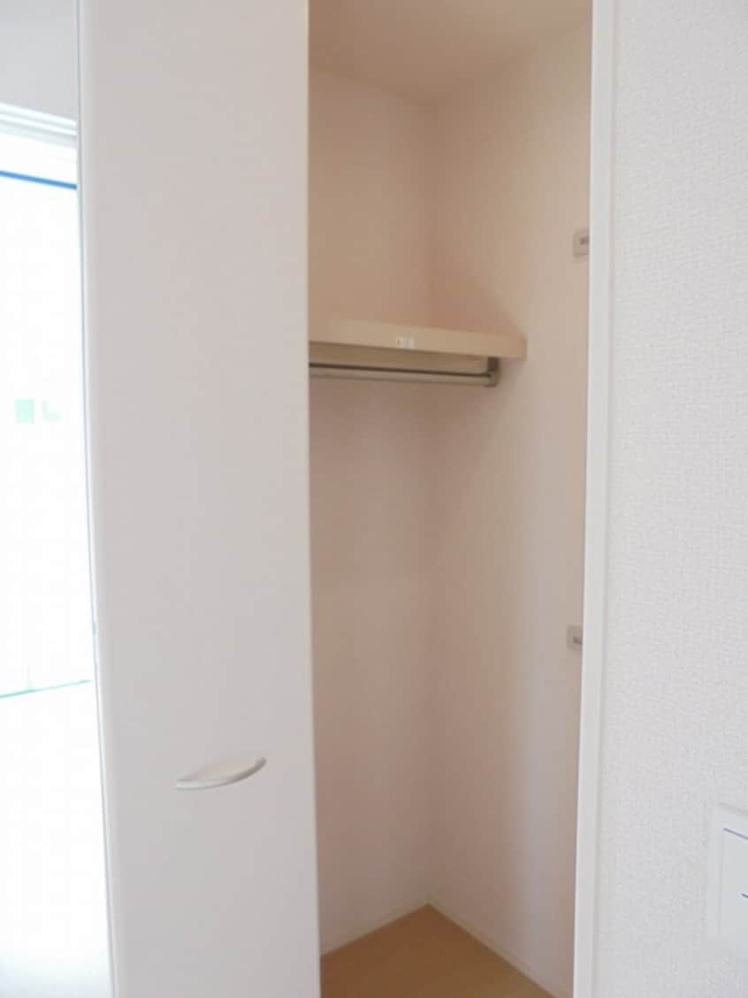 ※写真は別号室（反転）です。ご参考下さい。 エレンシア風間B