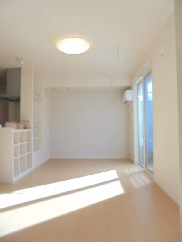 ※写真は別号室（反転）です。ご参考下さい。 エレンシア風間B